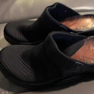 Bzees Kitty Women's Washable Mules NWOT
